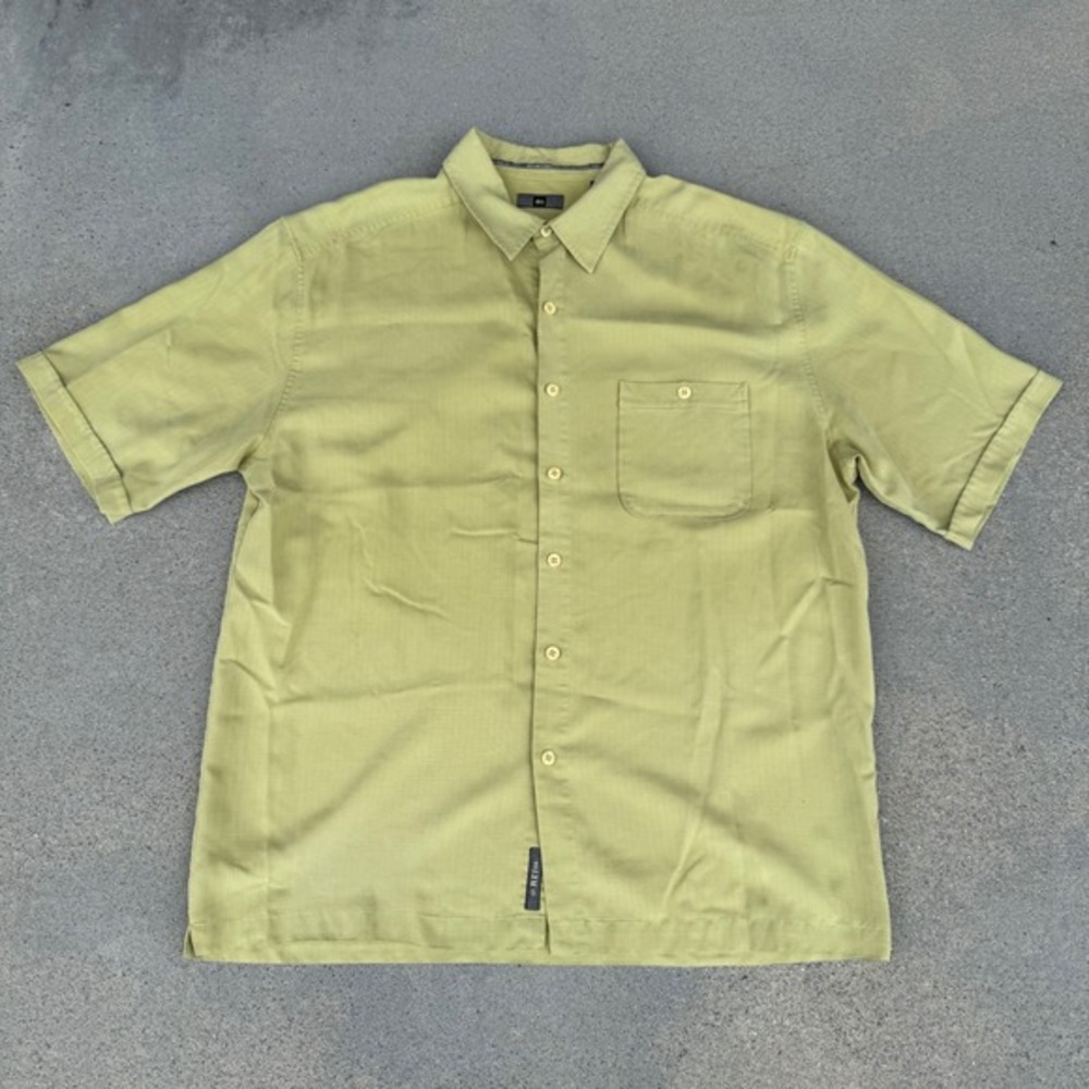 REI Men Size L Short Sleeve Button Down Shirt Yellow Casual Outdoor Adventure